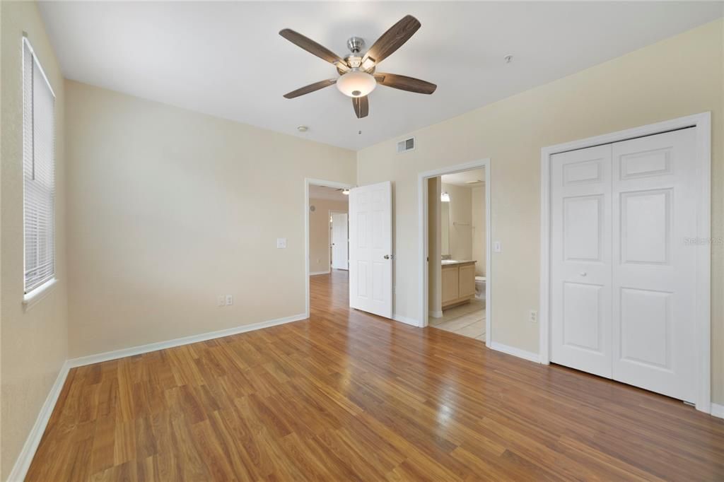 For Sale: $209,000 (2 beds, 2 baths, 1233 Square Feet)