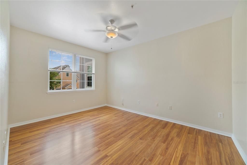 For Sale: $209,000 (2 beds, 2 baths, 1233 Square Feet)