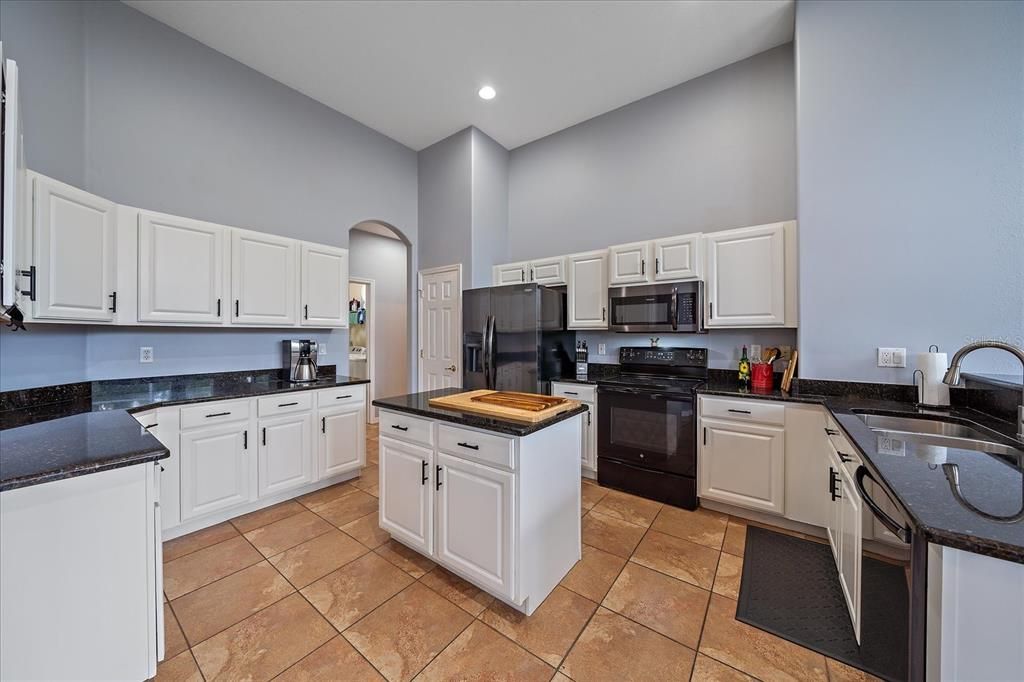 For Sale: $535,000 (3 beds, 3 baths, 2350 Square Feet)