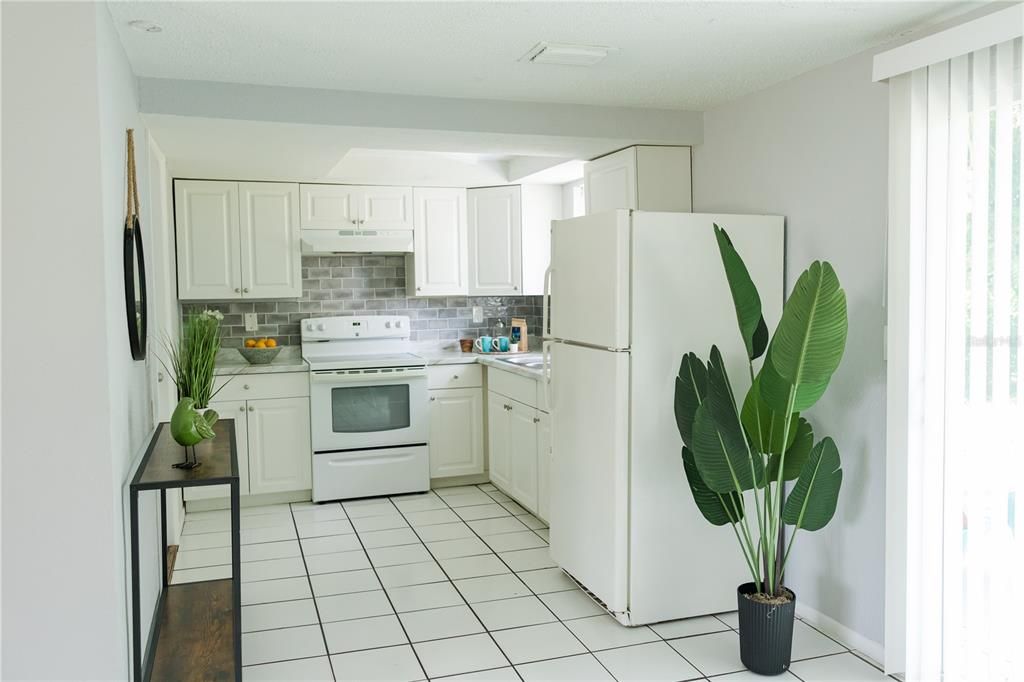 For Sale: $199,000 (2 beds, 1 baths, 874 Square Feet)