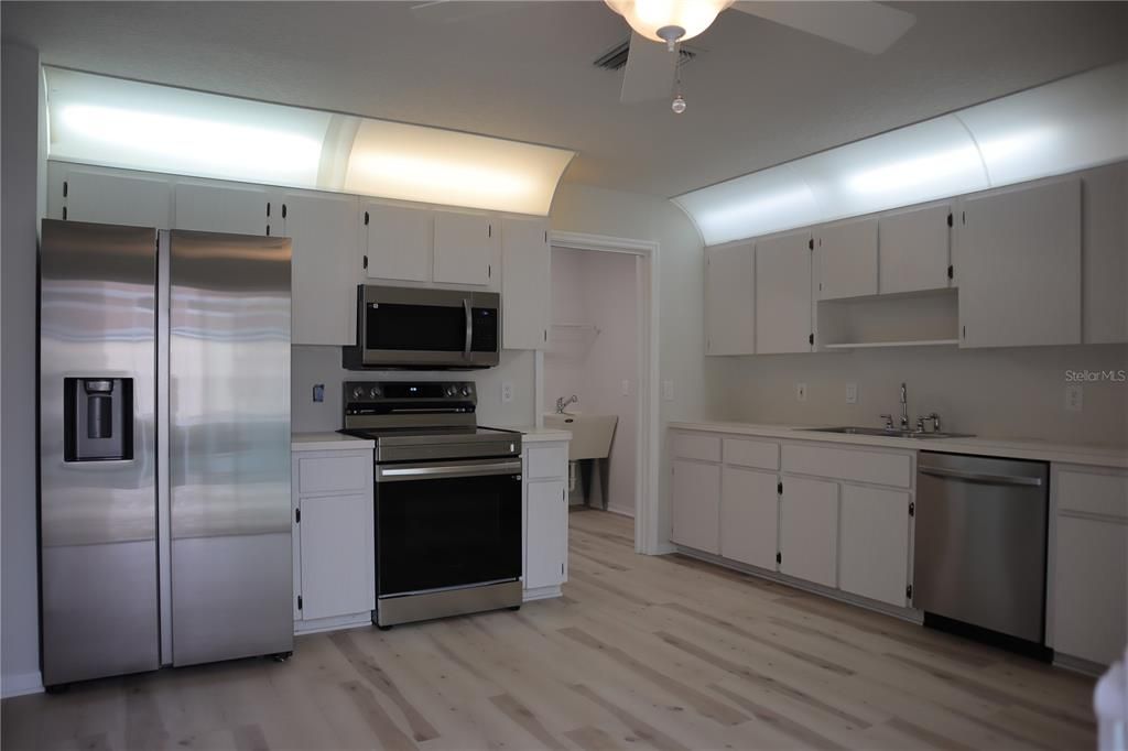 For Sale: $289,000 (2 beds, 2 baths, 1678 Square Feet)