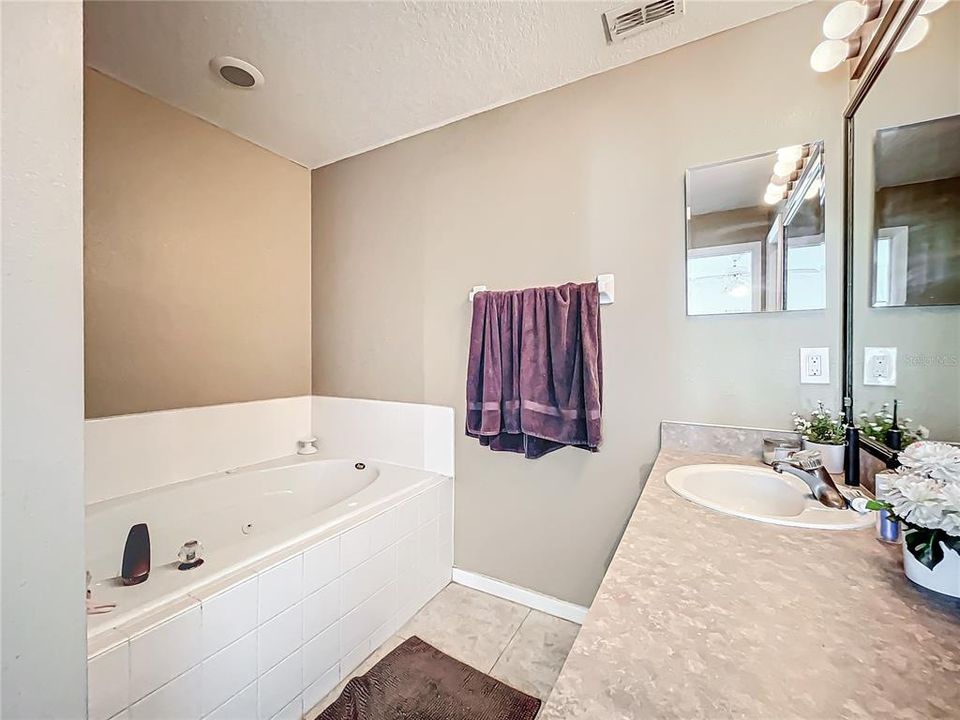 For Sale: $399,900 (3 beds, 2 baths, 1778 Square Feet)