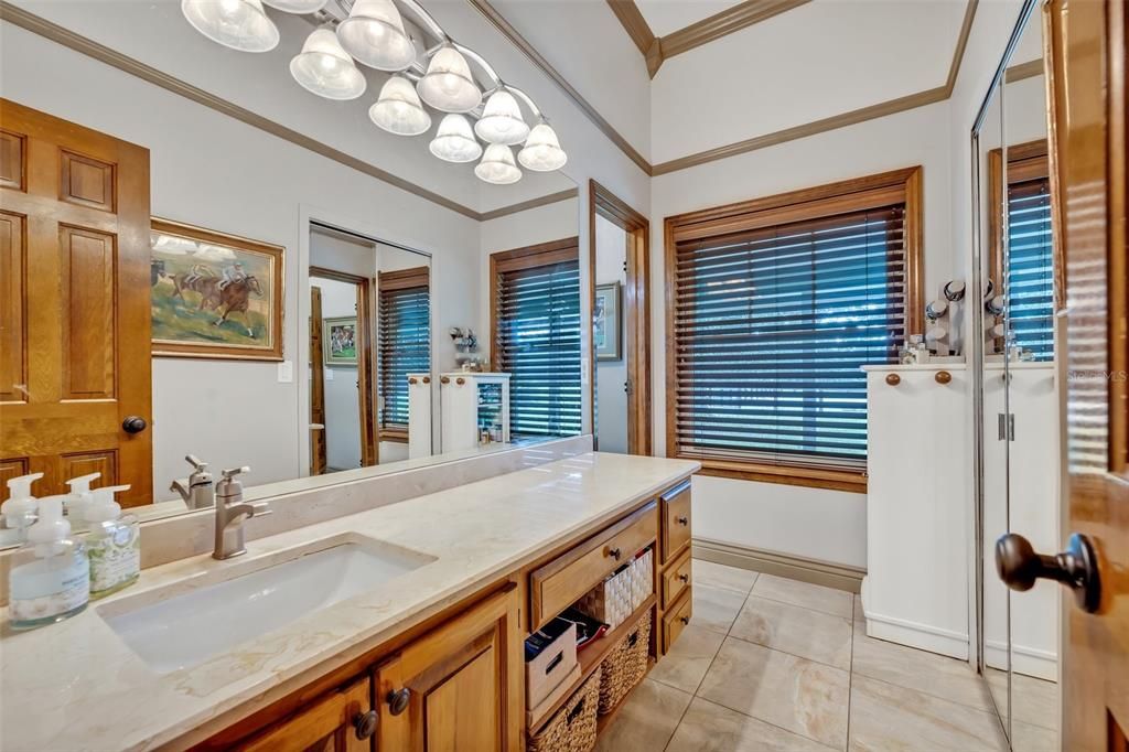 Beautiful Full Bath with Ranch Style Features