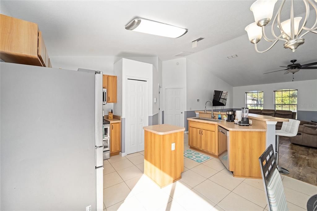 For Sale: $250,000 (3 beds, 2 baths, 1390 Square Feet)