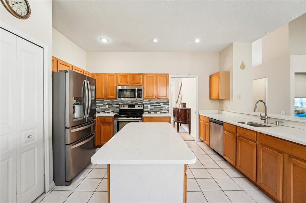 For Sale: $550,000 (4 beds, 2 baths, 2548 Square Feet)