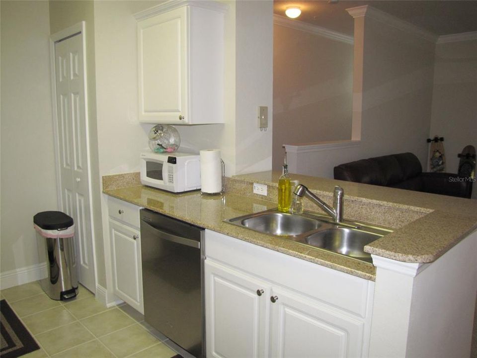 For Rent: $1,750 (1 beds, 1 baths, 942 Square Feet)