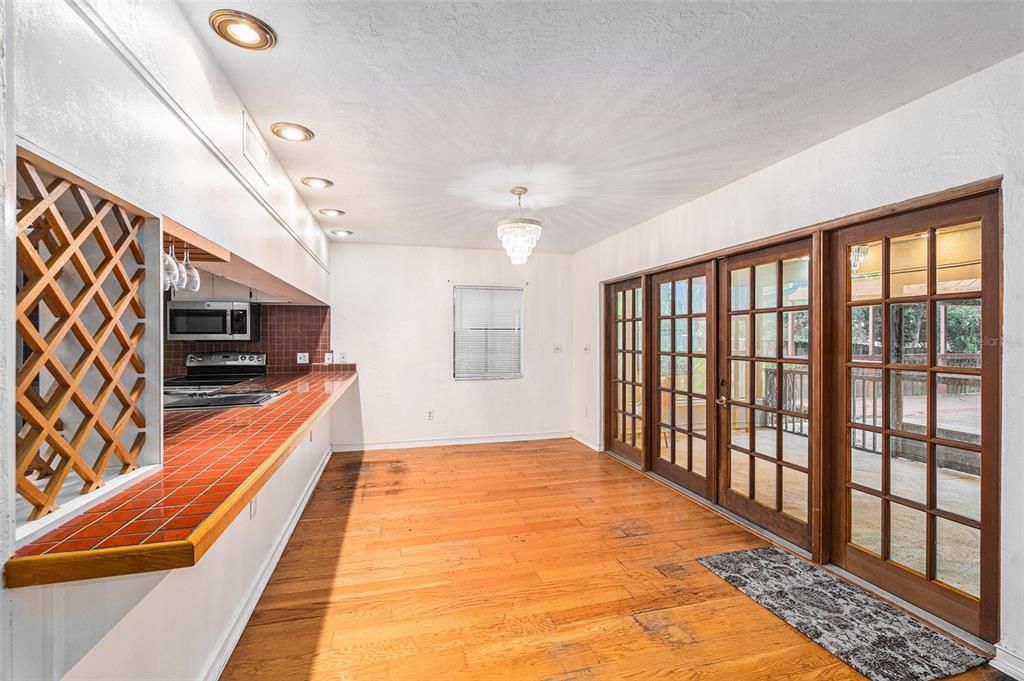 Dining Area and doors to screened lanai