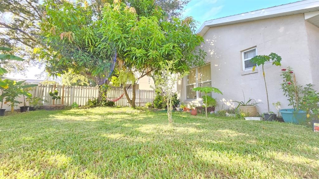 For Rent: $2,150 (3 beds, 2 baths, 1217 Square Feet)