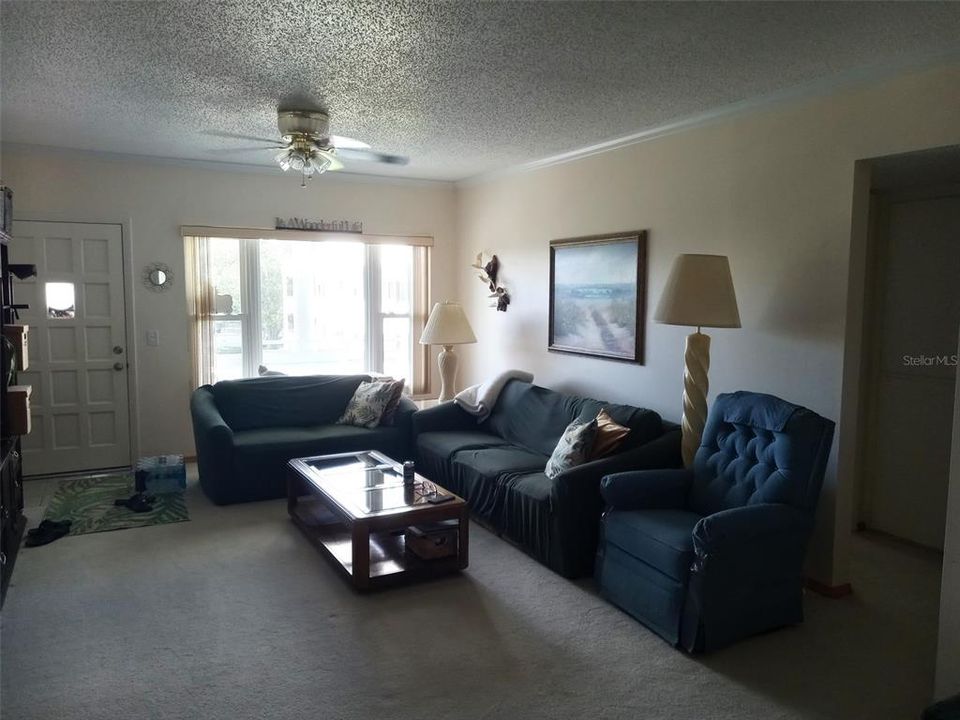 For Sale: $147,000 (2 beds, 2 baths, 1100 Square Feet)