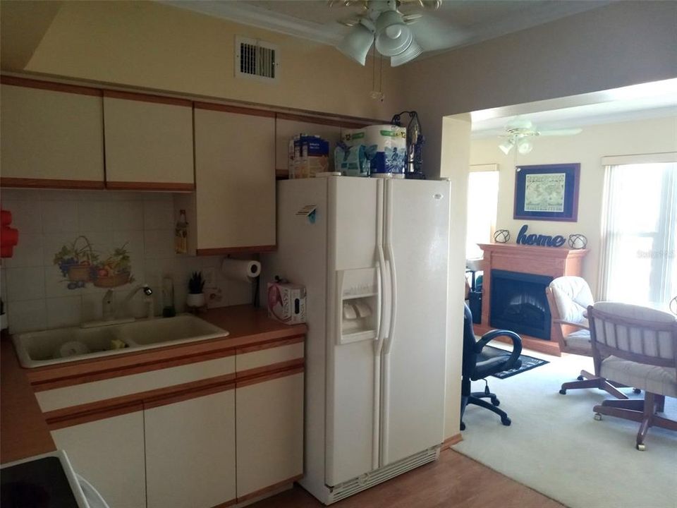 For Sale: $147,000 (2 beds, 2 baths, 1100 Square Feet)