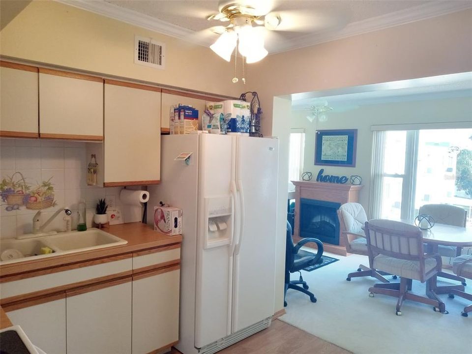 For Sale: $147,000 (2 beds, 2 baths, 1100 Square Feet)