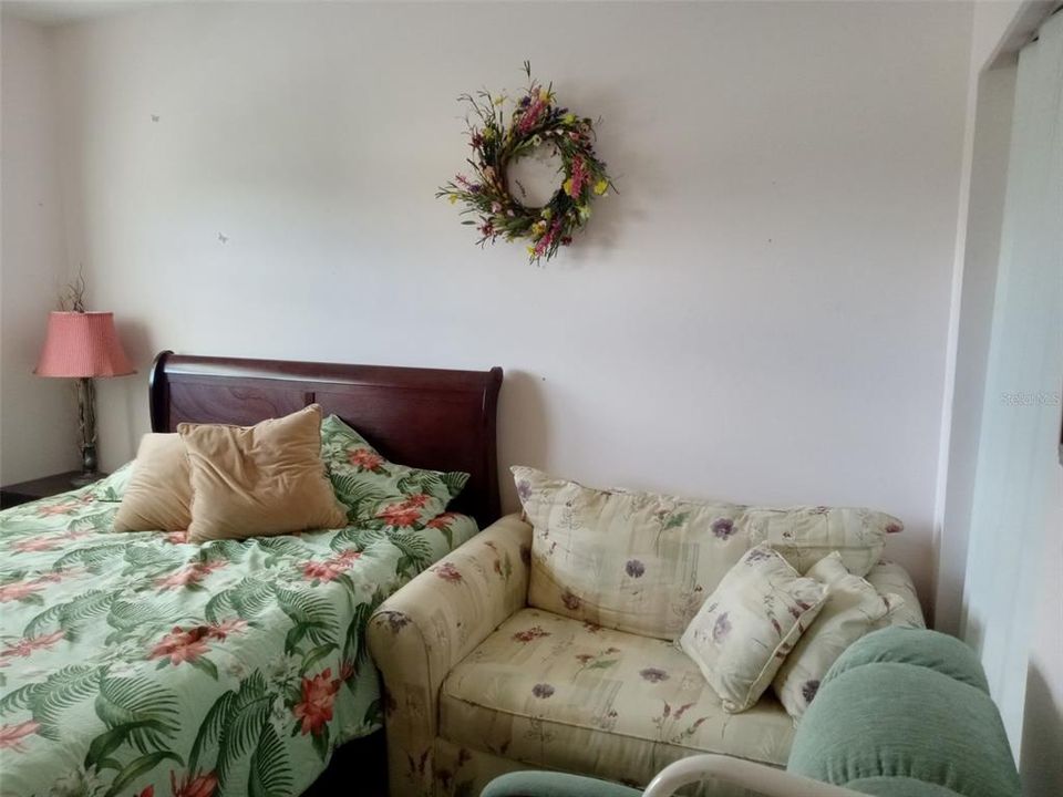 For Sale: $147,000 (2 beds, 2 baths, 1100 Square Feet)