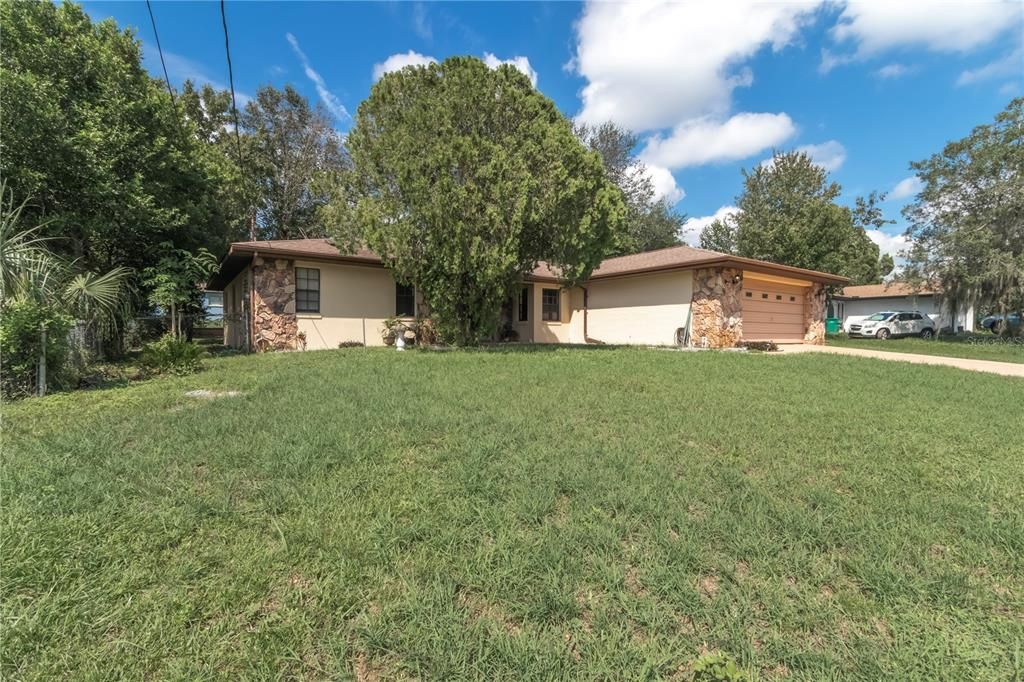 For Sale: $259,400 (3 beds, 2 baths, 1448 Square Feet)