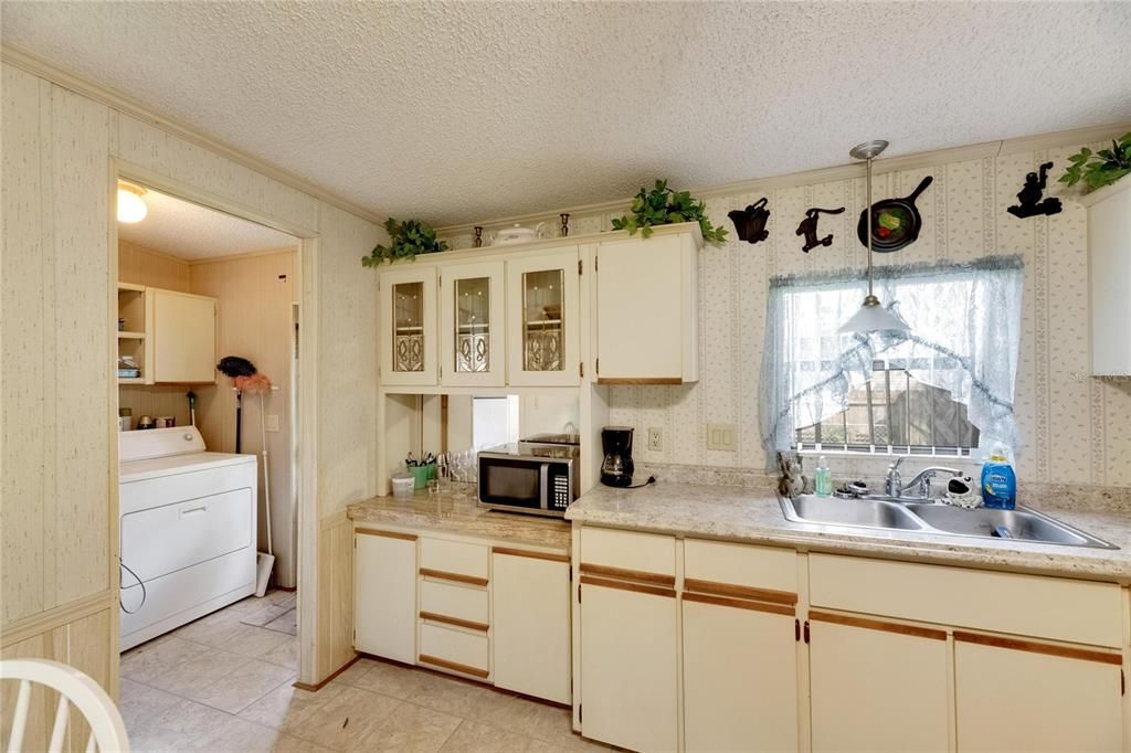 Active With Contract: $189,000 (3 beds, 2 baths, 1188 Square Feet)