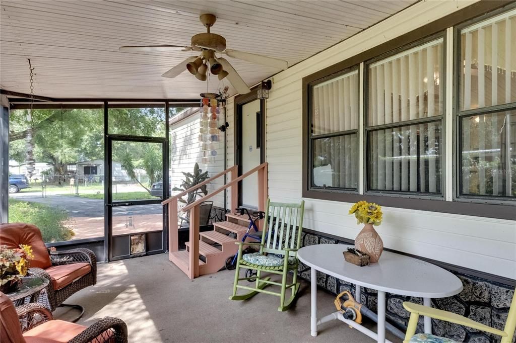 Active With Contract: $189,000 (3 beds, 2 baths, 1188 Square Feet)