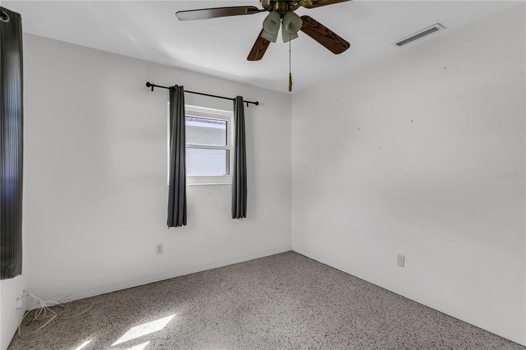 For Sale: $339,000 (2 beds, 1 baths, 1056 Square Feet)