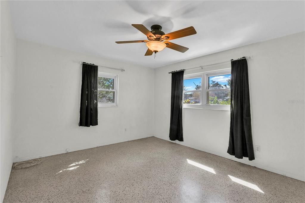 For Sale: $339,000 (2 beds, 1 baths, 1056 Square Feet)