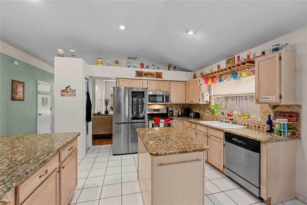 For Sale: $469,000 (3 beds, 2 baths, 1733 Square Feet)