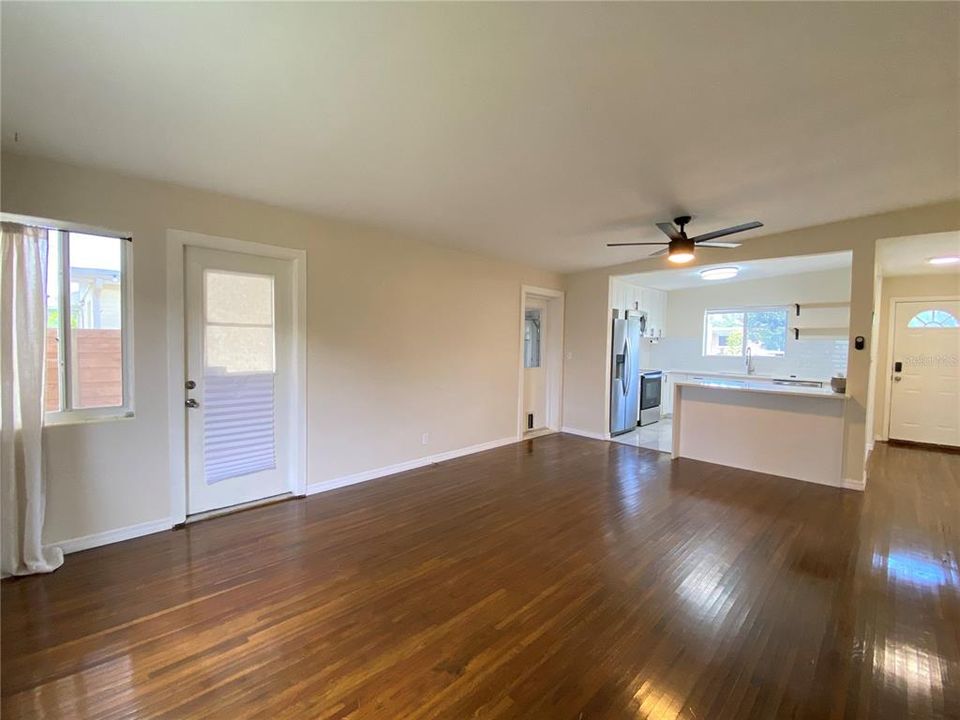 For Rent: $2,100 (2 beds, 2 baths, 1082 Square Feet)