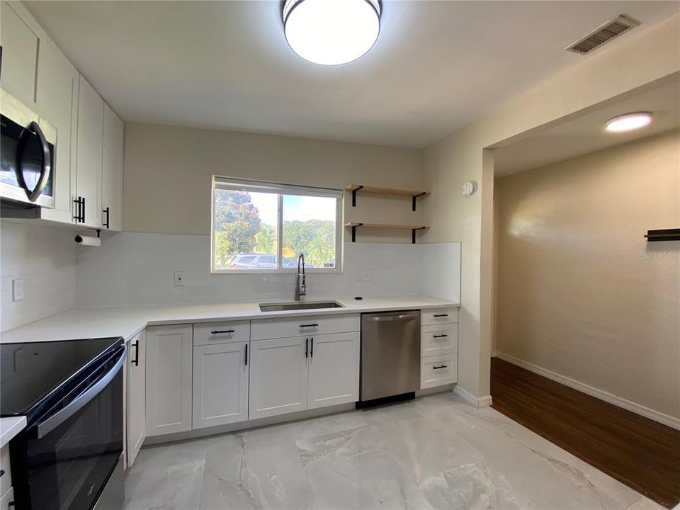 For Rent: $2,100 (2 beds, 2 baths, 1082 Square Feet)