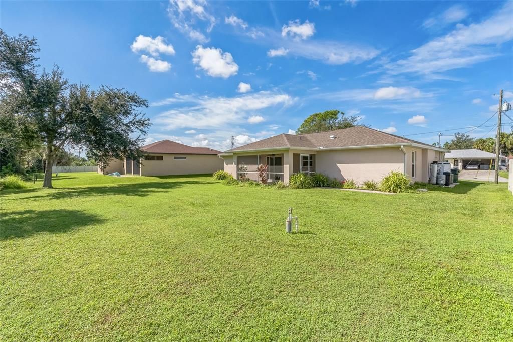 For Sale: $298,000 (3 beds, 2 baths, 1241 Square Feet)