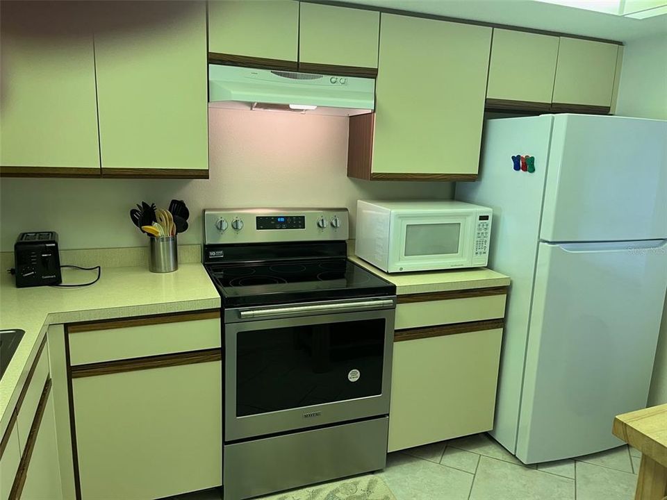 For Sale: $245,000 (2 beds, 2 baths, 1064 Square Feet)