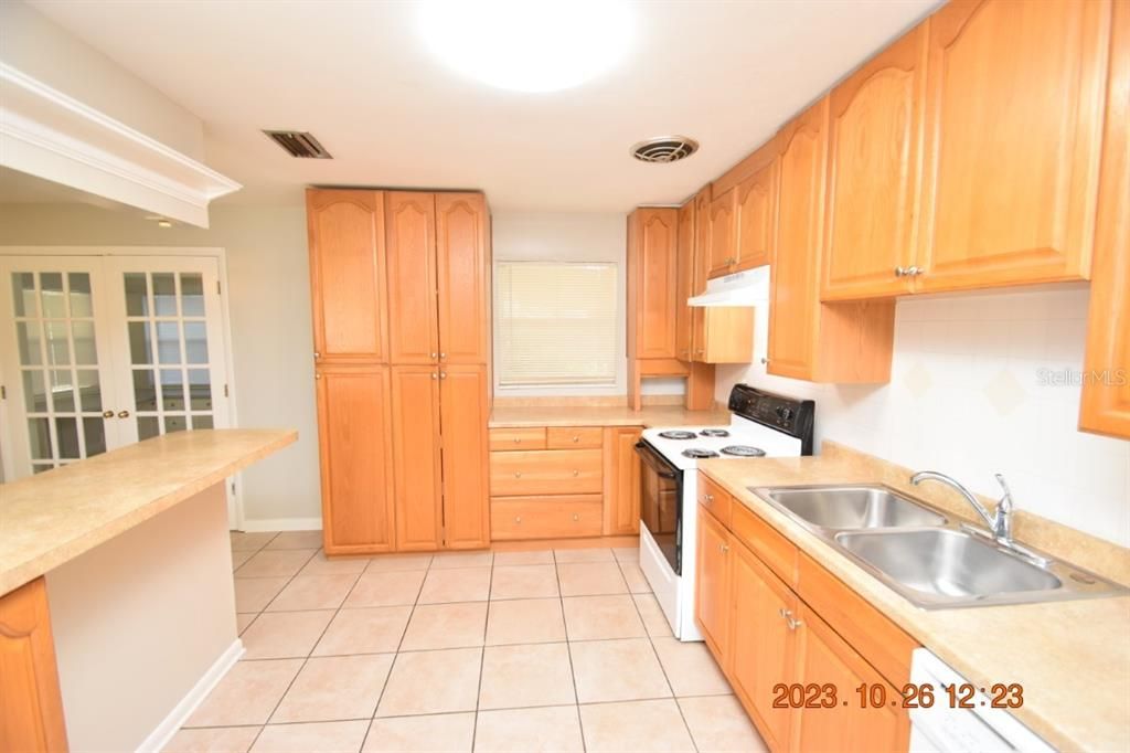 For Rent: $2,395 (3 beds, 2 baths, 1548 Square Feet)