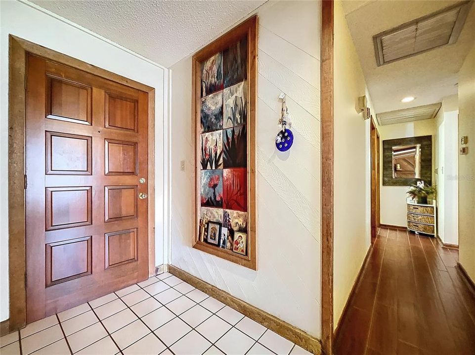 En Venta: $425,000 (4 camas, 3 baños, 1570 Pies cuadrados)