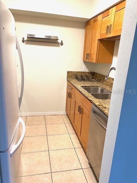 For Rent: $2,000 (2 beds, 2 baths, 836 Square Feet)