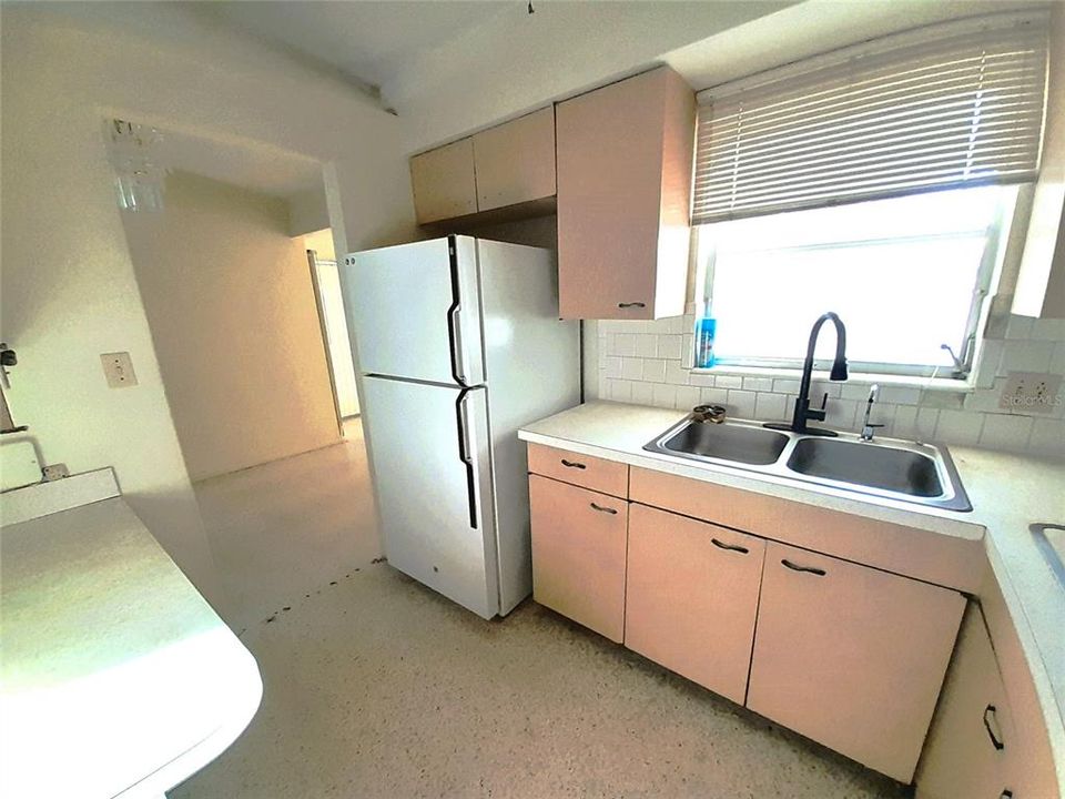 For Sale: $275,000 (2 beds, 1 baths, 958 Square Feet)