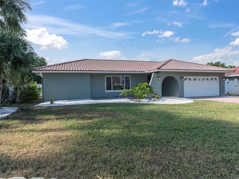 For Sale: $925,000 (3 beds, 2 baths, 2108 Square Feet)