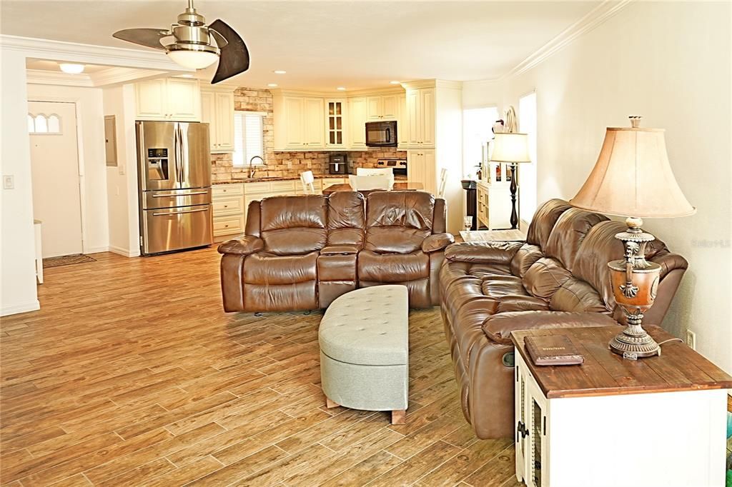 For Sale: $339,000 (2 beds, 2 baths, 1310 Square Feet)