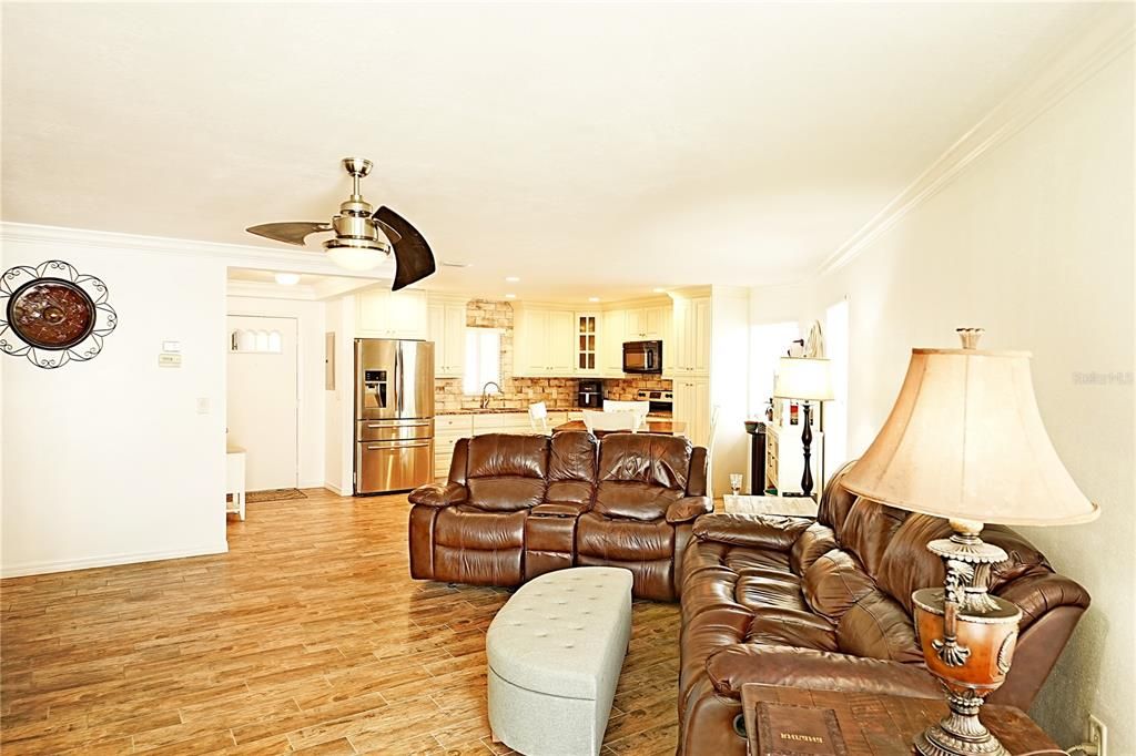 For Sale: $339,000 (2 beds, 2 baths, 1310 Square Feet)