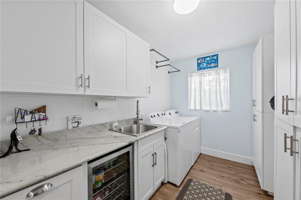 For Sale: $380,000 (2 beds, 2 baths, 1900 Square Feet)