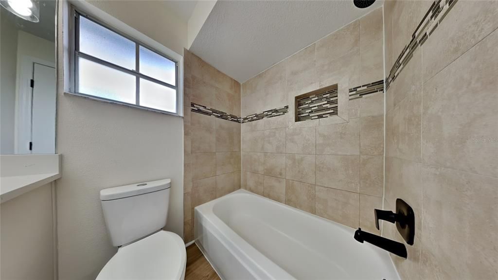 For Sale: $299,900 (3 beds, 2 baths, 1096 Square Feet)