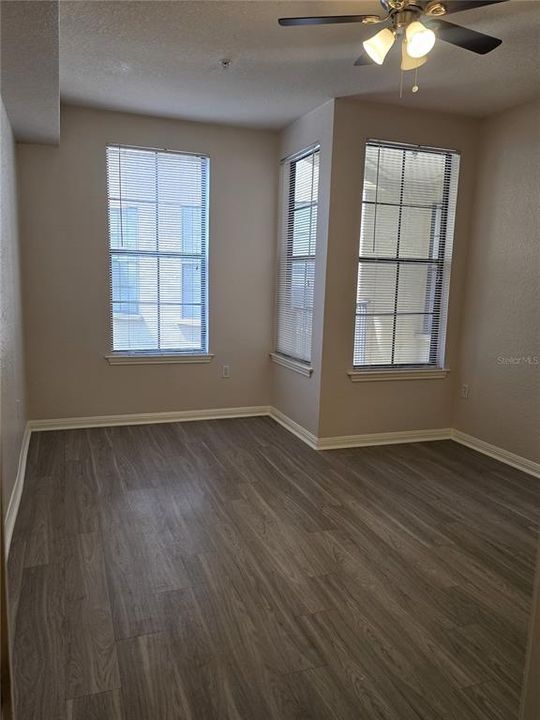 For Sale: $236,000 (2 beds, 2 baths, 1121 Square Feet)