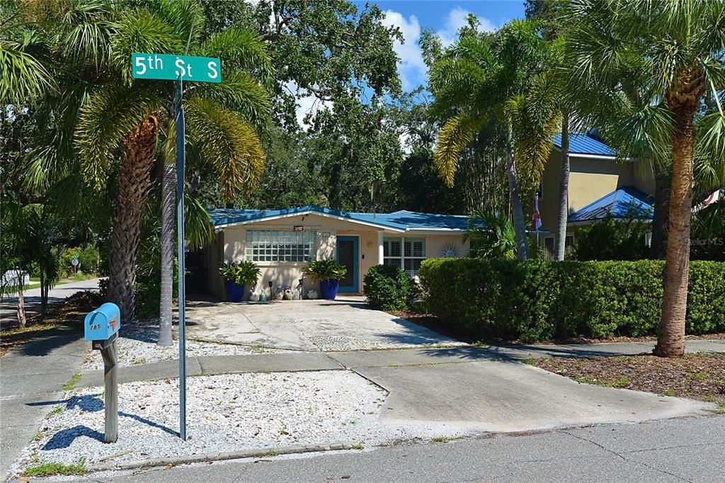 For Sale: $719,000 (3 beds, 2 baths, 1842 Square Feet)