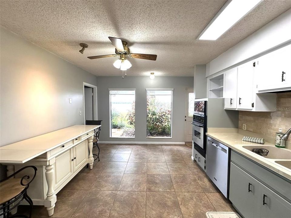 For Rent: $2,800 (4 beds, 3 baths, 2640 Square Feet)