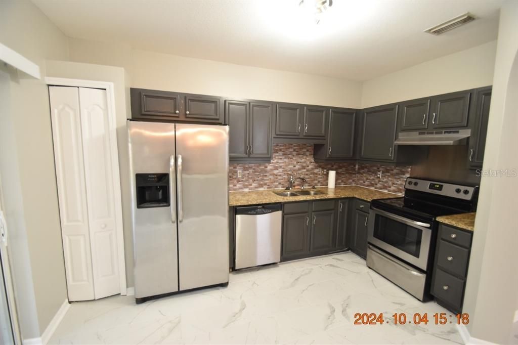 For Rent: $2,595 (4 beds, 2 baths, 1754 Square Feet)