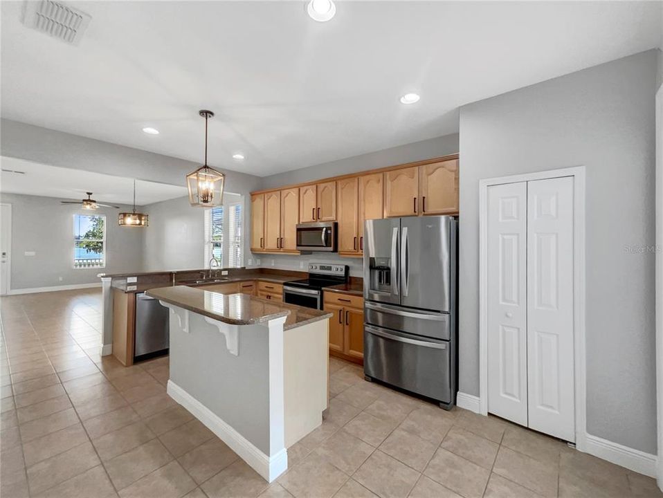 For Sale: $290,000 (2 beds, 2 baths, 1185 Square Feet)