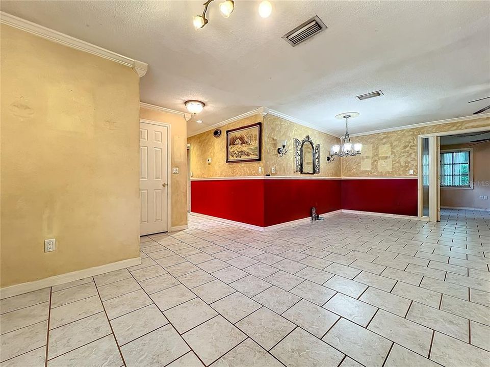 For Sale: $320,000 (3 beds, 2 baths, 1320 Square Feet)