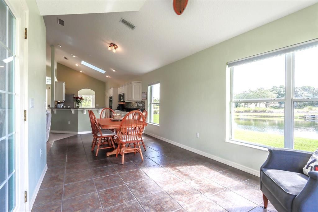 Extra Sitting Room off Kitchen\ Breakfast Area