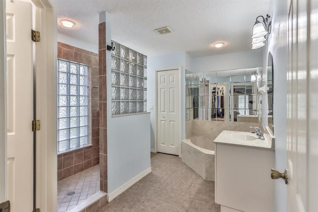 Master Bathroom w\ Separate Vanities