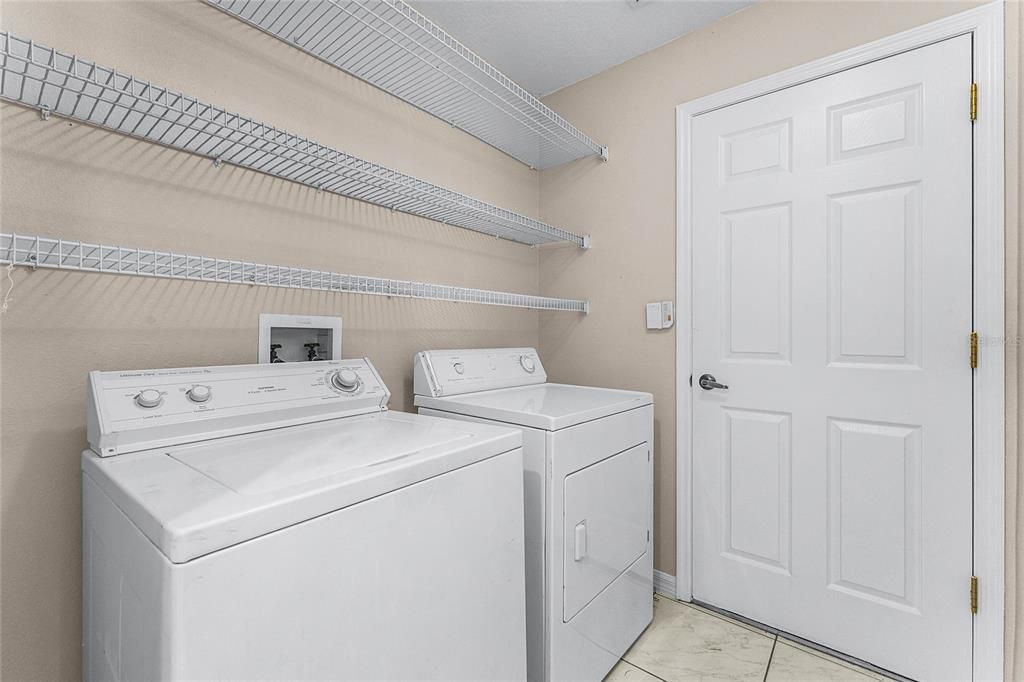 Washer/dryer included!