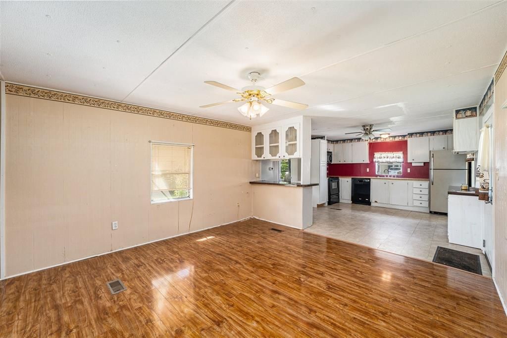 For Sale: $119,990 (3 beds, 1 baths, 952 Square Feet)