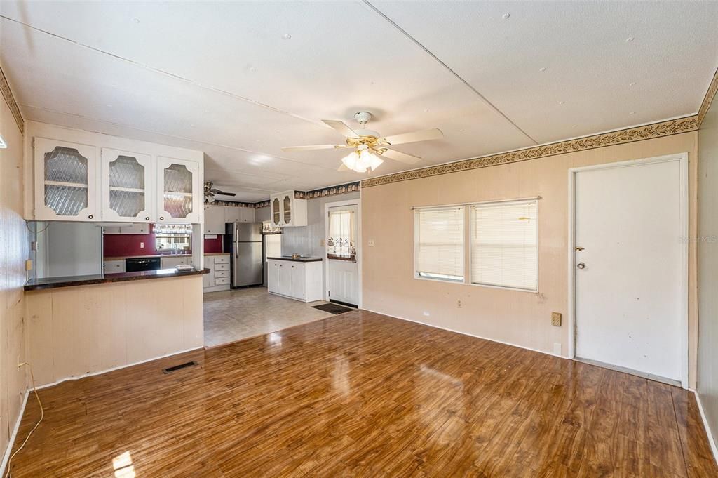 For Sale: $119,990 (3 beds, 1 baths, 952 Square Feet)