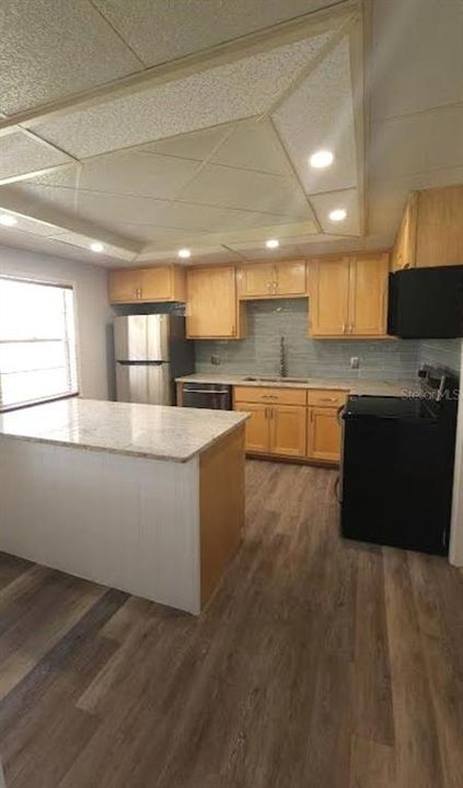 For Rent: $2,100 (2 beds, 2 baths, 1776 Square Feet)