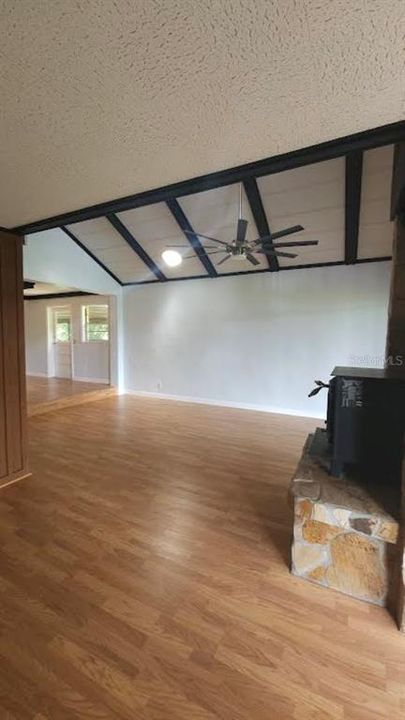 For Rent: $2,100 (2 beds, 2 baths, 1776 Square Feet)