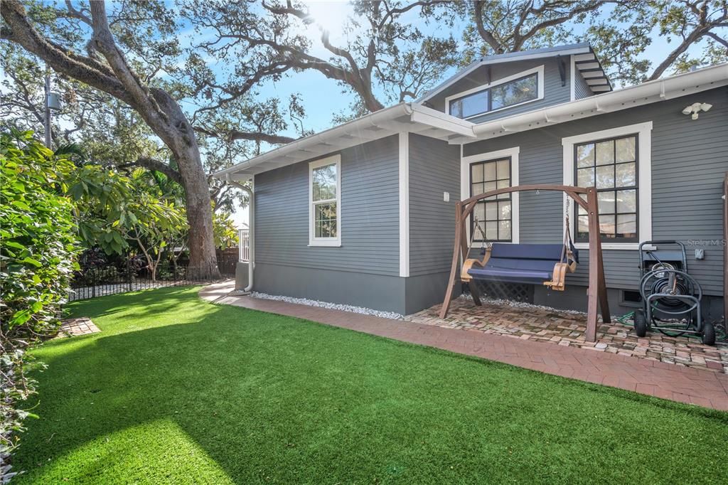 For Sale: $1,350,000 (3 beds, 2 baths, 2550 Square Feet)