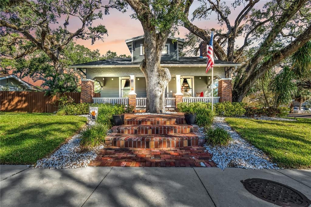 For Sale: $1,350,000 (3 beds, 2 baths, 2550 Square Feet)